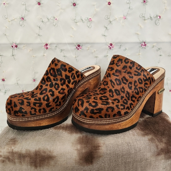 Leopard Print Platform Clogs - Picture 13 of 13